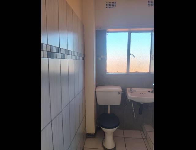 2 BEDROOM FLAT FOR SALE IN THREE RIVERS